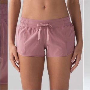 Lululemon hottie hot shorts quicksand size 6 NWOT
